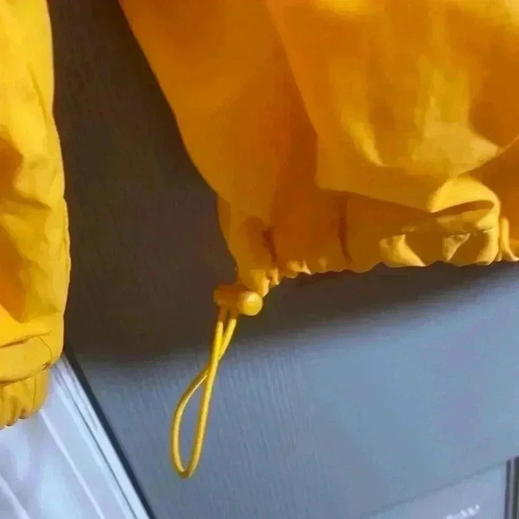 Victoria’s Secret PINK windbreaker with hood in yellow. Women’s size M/L - Picture 5 of 10